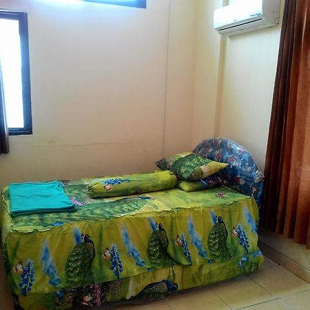 Imam Bonjol Hostel Semarang Bagian luar foto